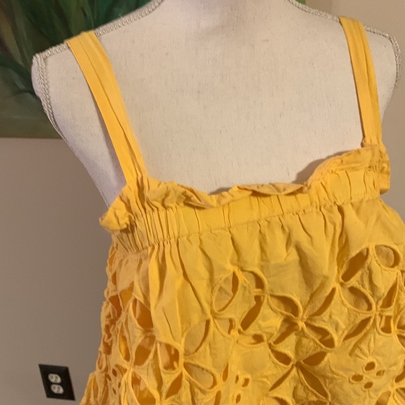 🎉3xHost Pick🎉 Cut-out Overlay Tank Top - Picture 2 of 7